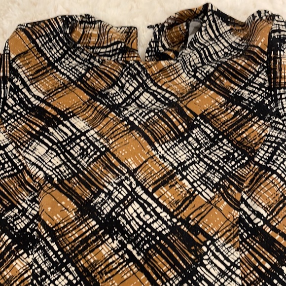 J. McLaughlin size large plaid print! - Picture 2 of 7